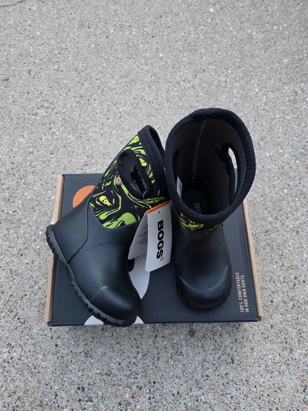Bogs Kids Black and Neon Green Waterproof Boots Boys 8k